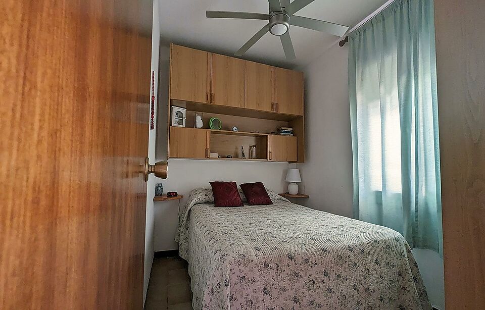 L'apartament de vacances amb un dormitori independent.