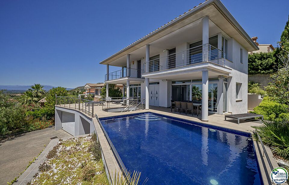 Sublime luxury villa located in a privileged environment