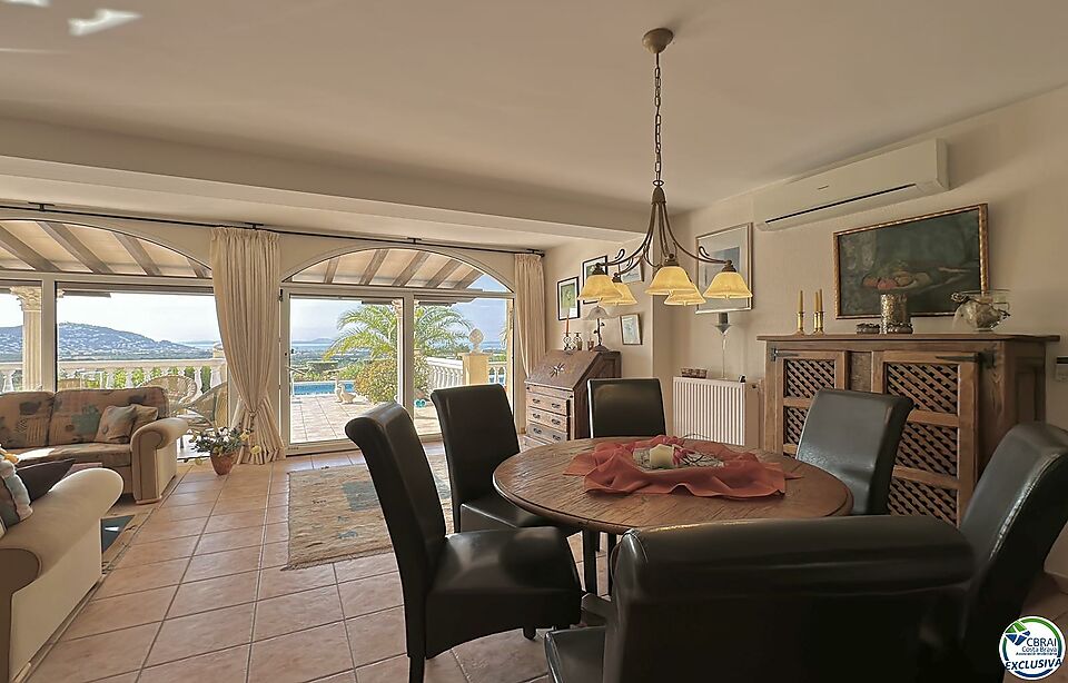 Villa with Views of Roses Bay: A Haven of Serenity and Beauty