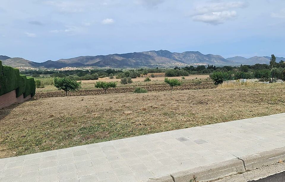LAND FOR SALE IN PEDRET AND MARZÀ