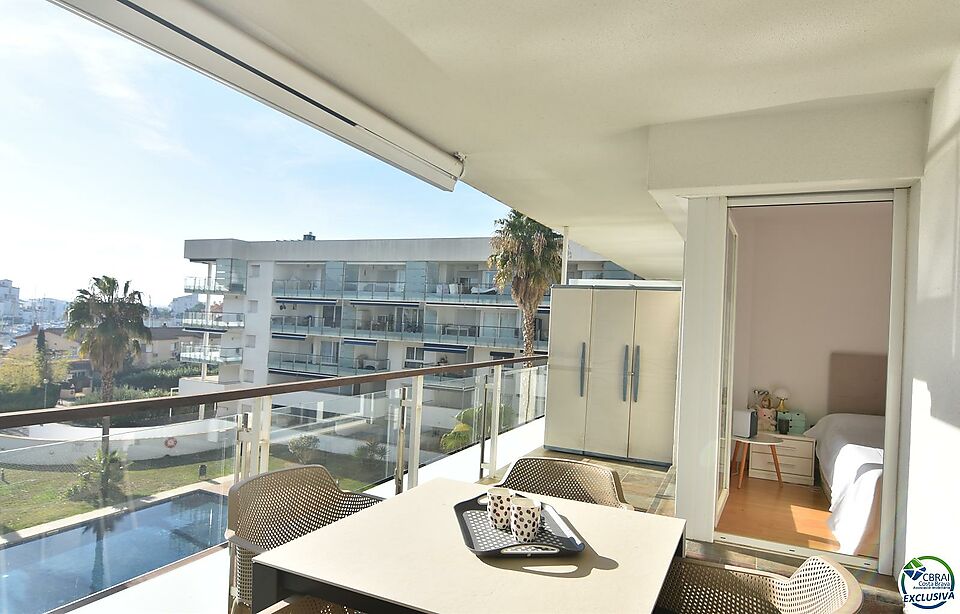 Apartment in Roses, Santa Margarita, mit Parkplatz und privatem Tiefgaragenraum.