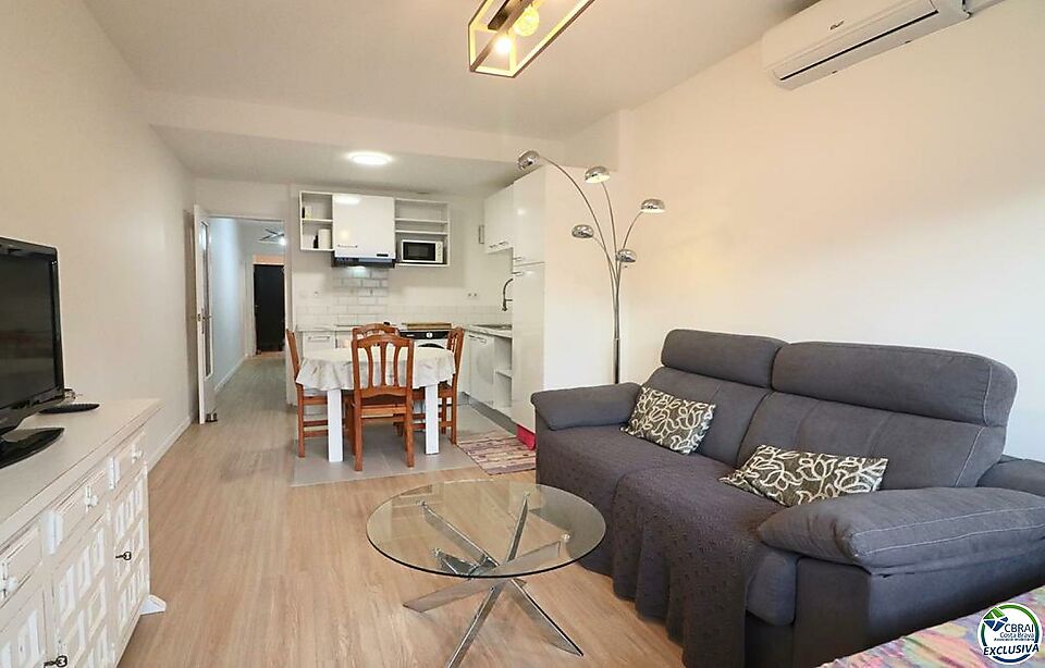 Spacious 1-bedroom flat in the centre of Roses