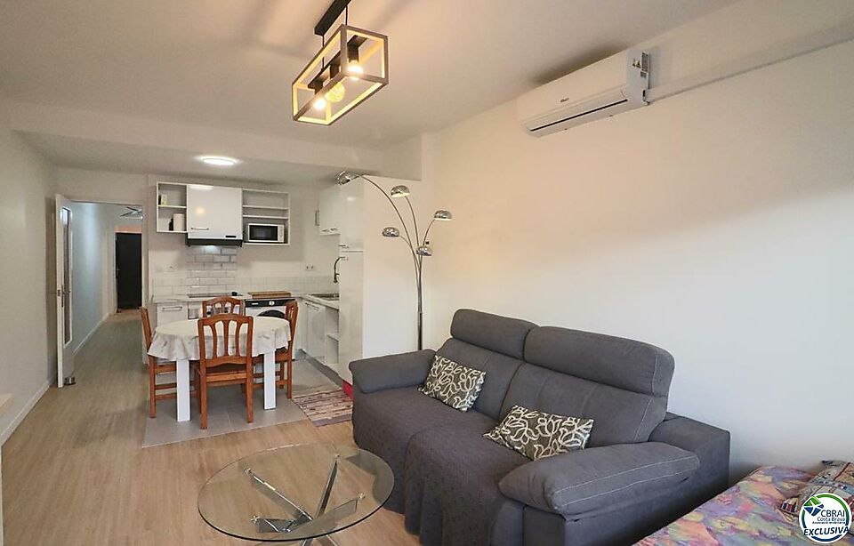 Spacious 1-bedroom flat in the centre of Roses
