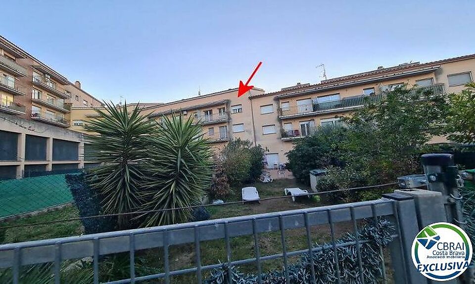 Apartment in Figueres near court