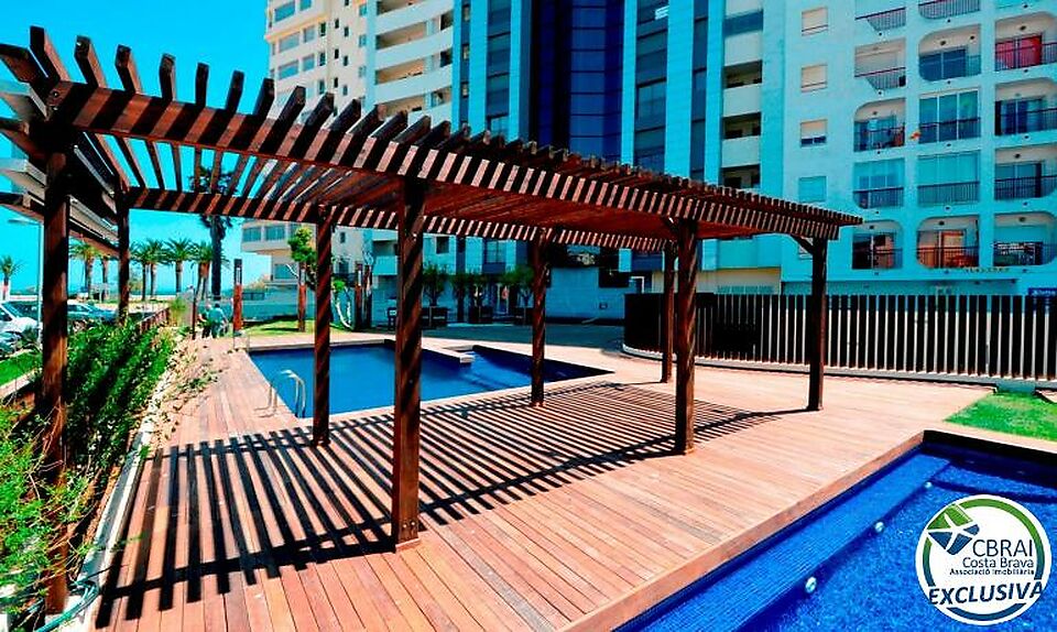 CRISTALL MAR Apartament de 3 dormitoris amb vistes al mar i amb piscina comunitària