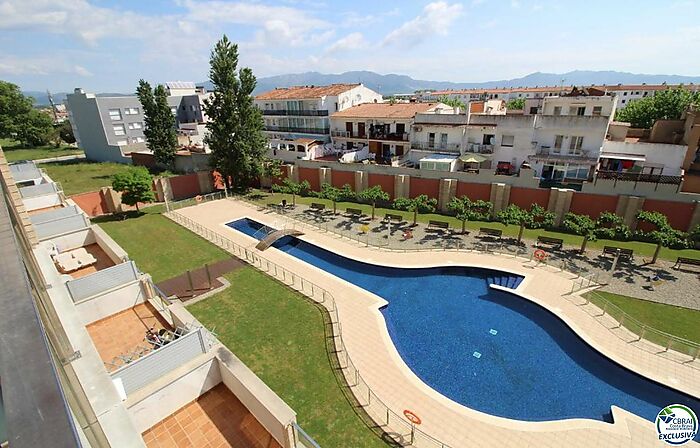Apartment with 2 bedrooms, parking and pool