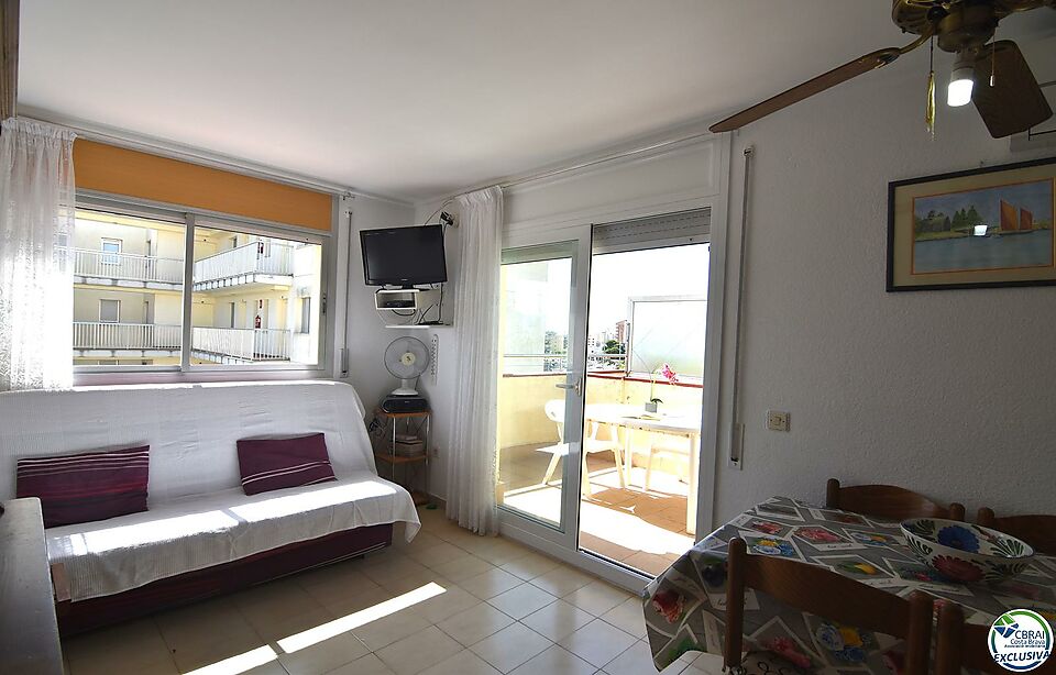Pis - Apartament en venda a Roses, amb 40 m2, 1 habitacions, 1 bany amb dutxa, Ascensor, Moblat i 2 terrasses.