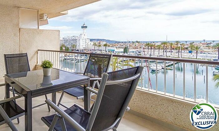 PORT GREC Apartamento reformado de 2 dormitorios con gran terraza y vistas al mar y al canal