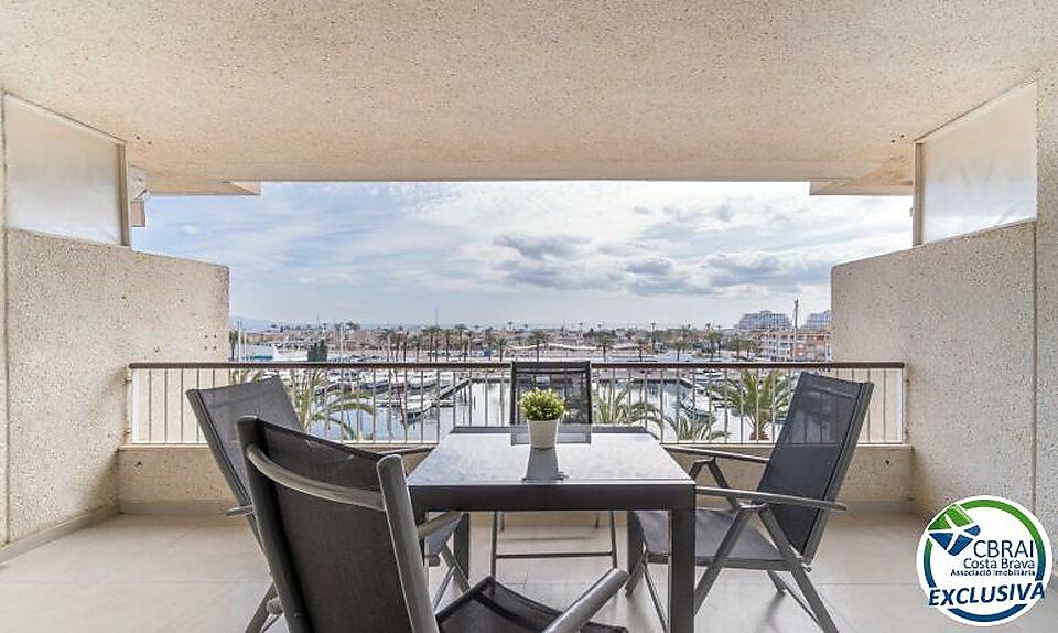 PORT GREC Renovated 2-bedroom apartment with large terrace and sea and canal views