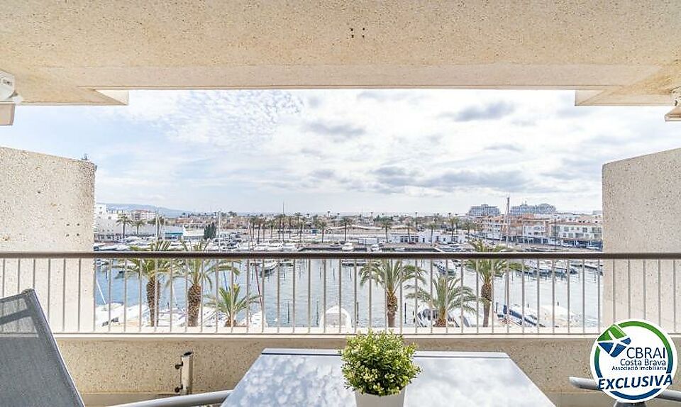 PORT GREC Apartament reformat de 2 dormitoris amb gran terrassa i vistes al mar i al canal