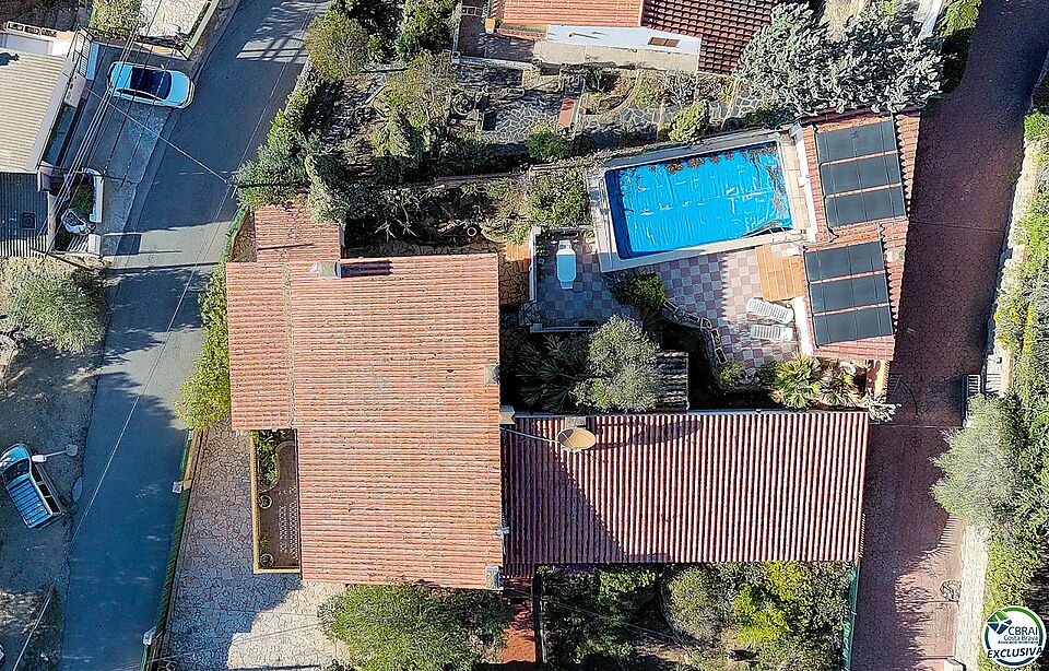 Belle maison indépendante avec piscine privée, grand garage et belles vues