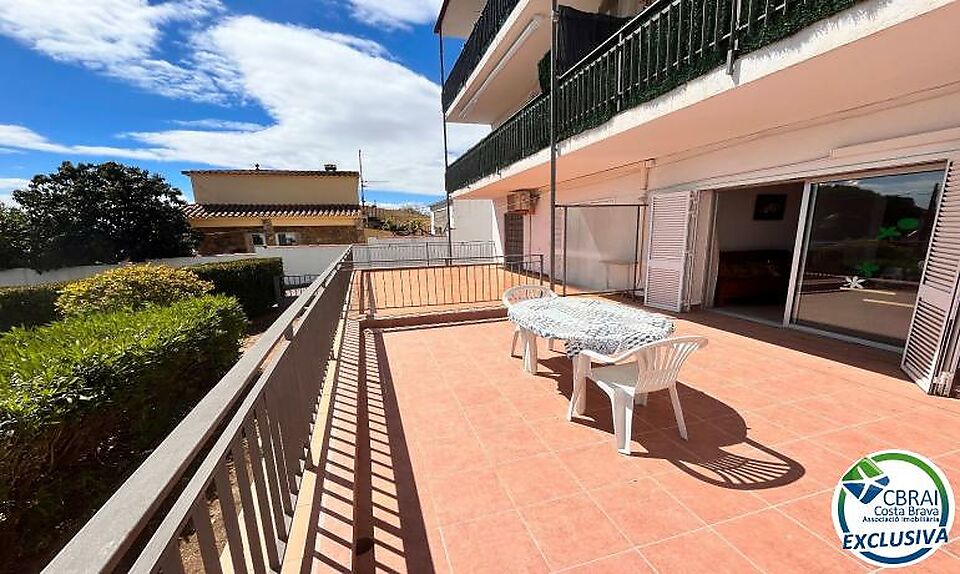 LES GARRIGUES Two-bedroom ground floor apartment with 15m2 terrace and garden views