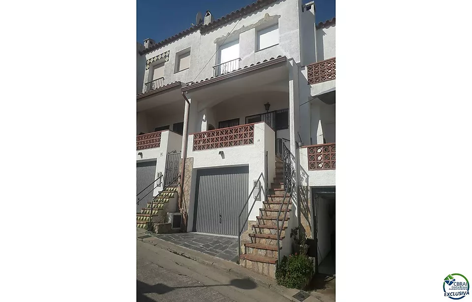 House in Roses for sale, beautiful view on the hills of Puig Rom , garage, swimming pool