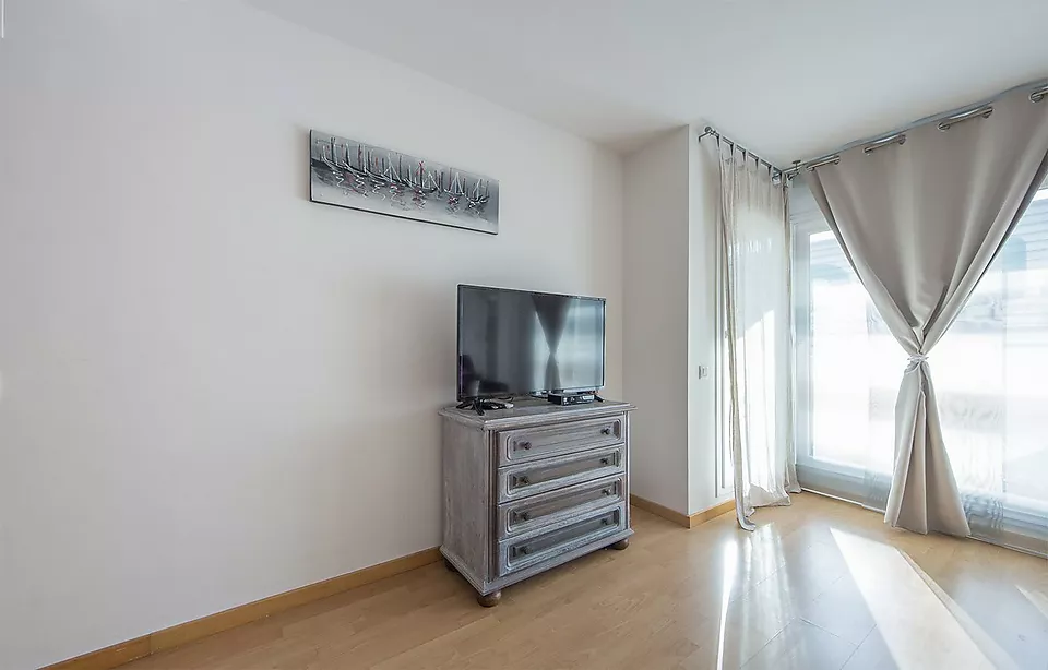 1 BEDROOM APARTMENT WITH PARKING AND SWIMMING POOL