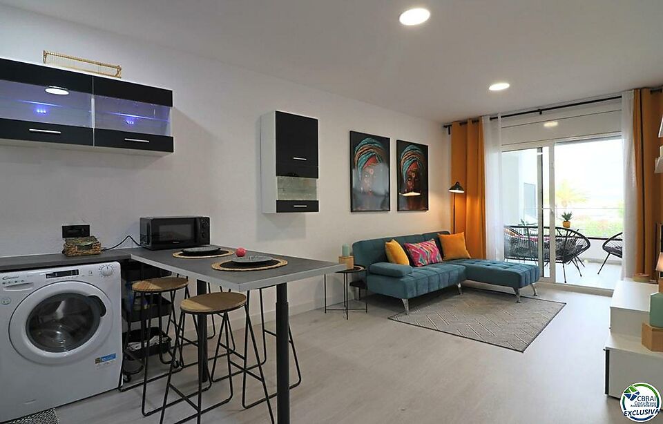 Completely renovated modern flat with canal view