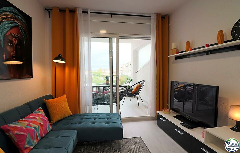 Apartament modern completament renovat amb vistes al canal