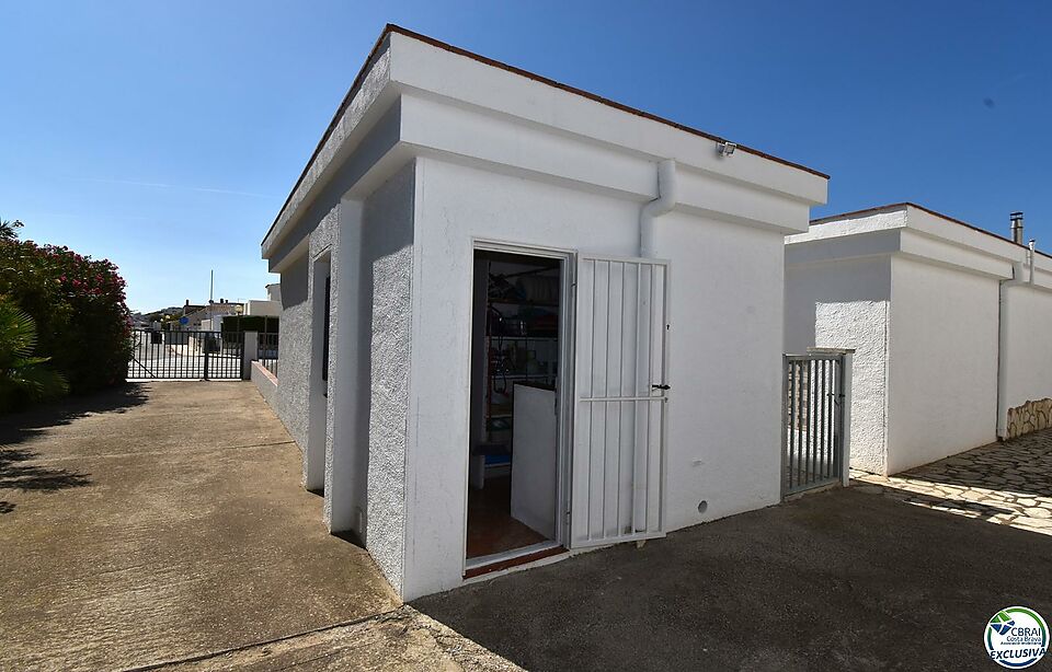 Casa de pescador amb dos dormitoris, terrasses dobles garatge i amarratge en venda