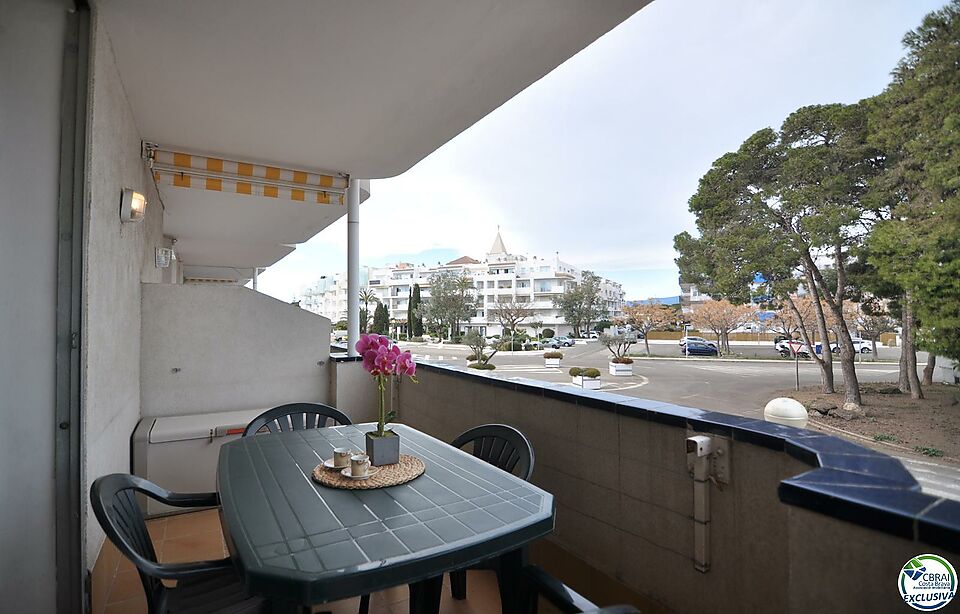 Apartament de 3 dormitoris amb amarratge de 2,50x8 mts a Roses Santa Margarita