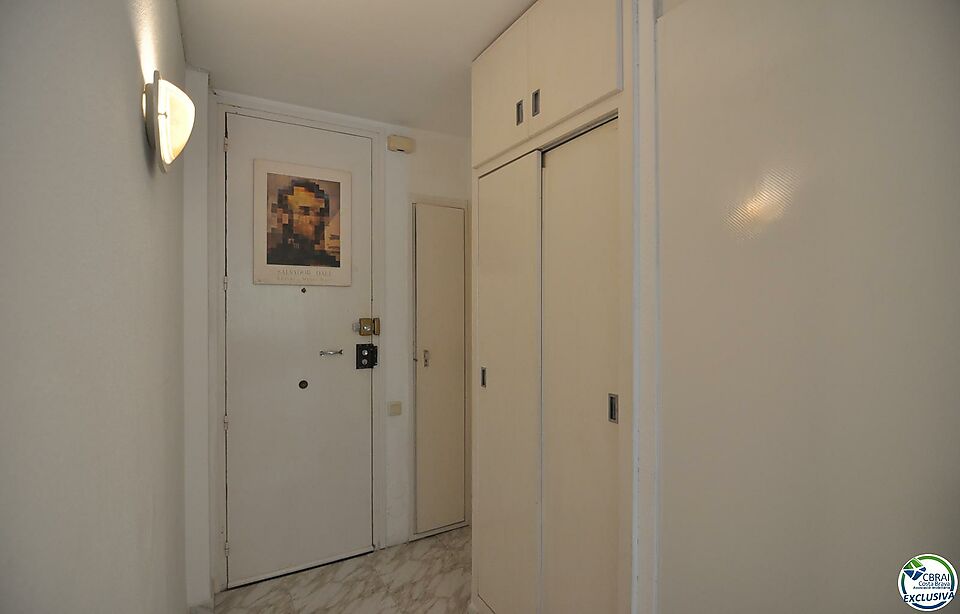 3 bedroom apartment with 2.50x8 meter mooring to Roses Santa Margarita
