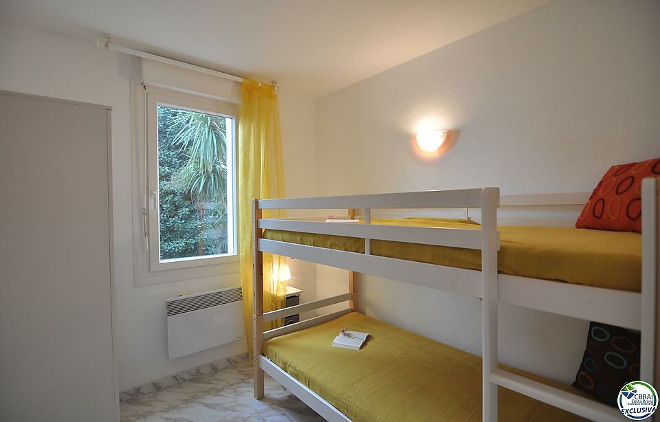 Apartament de 3 dormitoris amb amarratge de 2,50x8 mts a Roses Santa Margarita