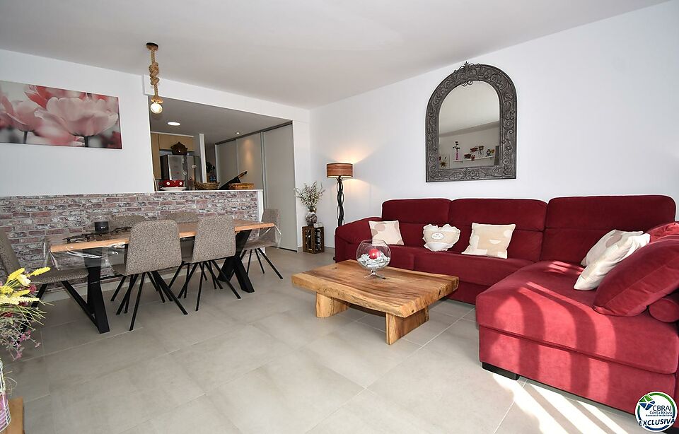 Groundfloor apartment with private garden and communal pool for sale