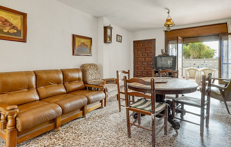Semi-detached house in Empuriabrava with 3 bedrooms, terrace and garage