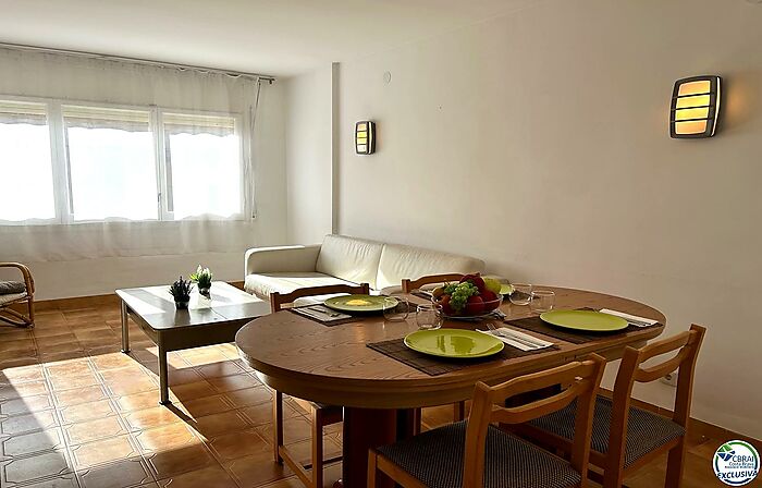 Cosy flat located in the centre of the port of Llançà.