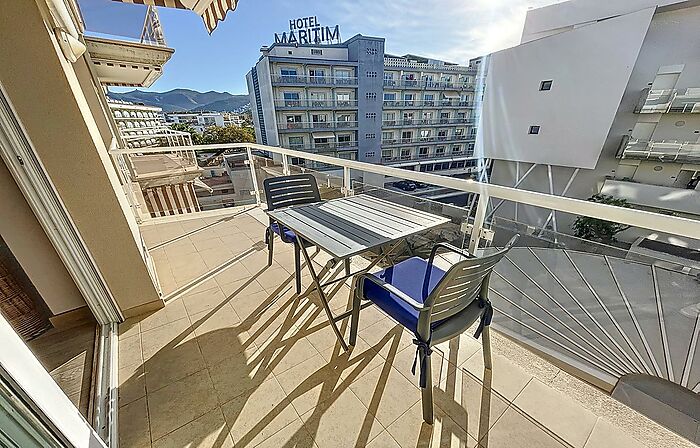Superb 60 m2 flat, just 50 m from the beach.