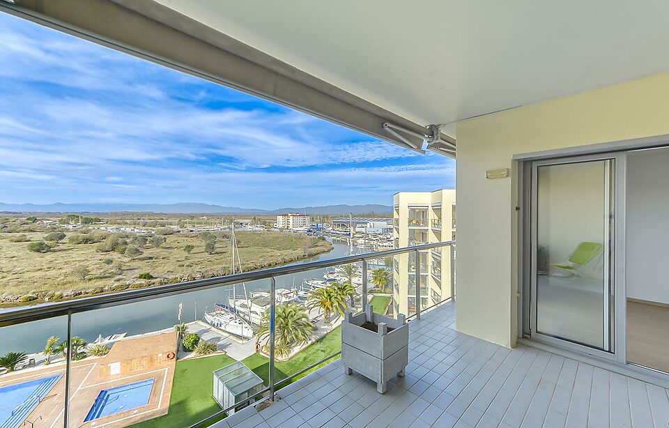 Penthouse with Spectacular Views, Pool and Parking Space