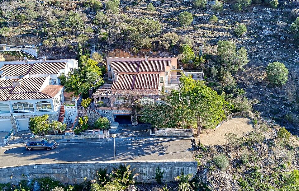 Detached house with sea views in the cove of Canyelles Petites