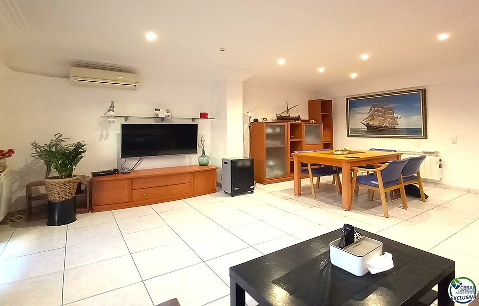 Spacious and cosy flat of 116m2 located on the first floor.