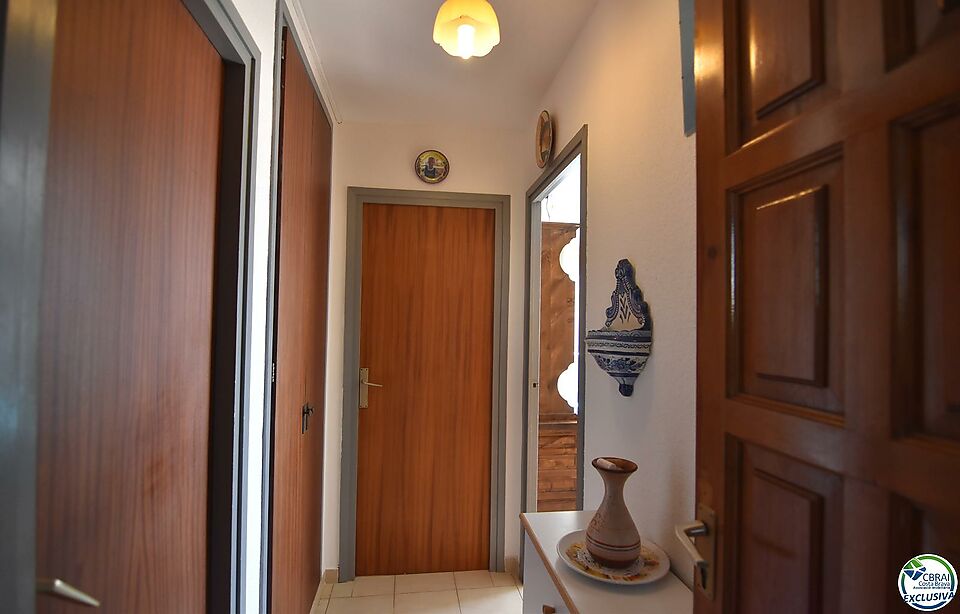 Flat - Apartment for sale in Roses, with 40 m2, 1 rooms, 1 bathroom with shower, lift, furniture and 2 terraces.