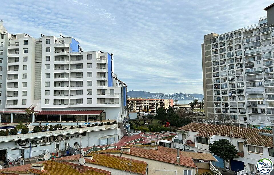 Small apartment for sale in Empuriabrava at 300 m from the beach and directly on the Muga.