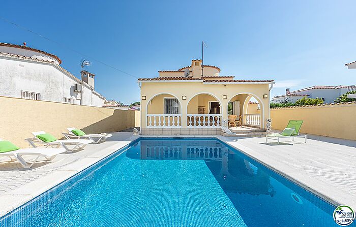 Pretty house with swimming pool in Empuriabrava