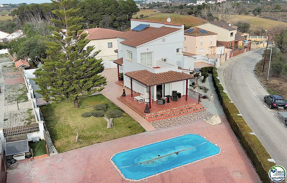 ¡Propriété de rêve à Mas Matas, Roses : Maison individuelle avec grand terrain et piscine privée !
