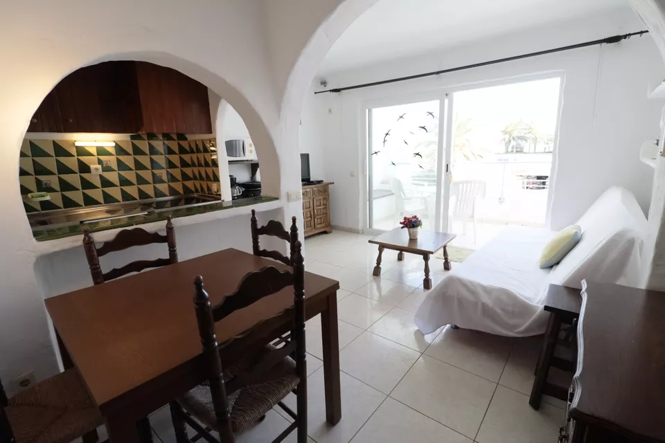 Appartment for sale with sea views, 50 meters from the beach