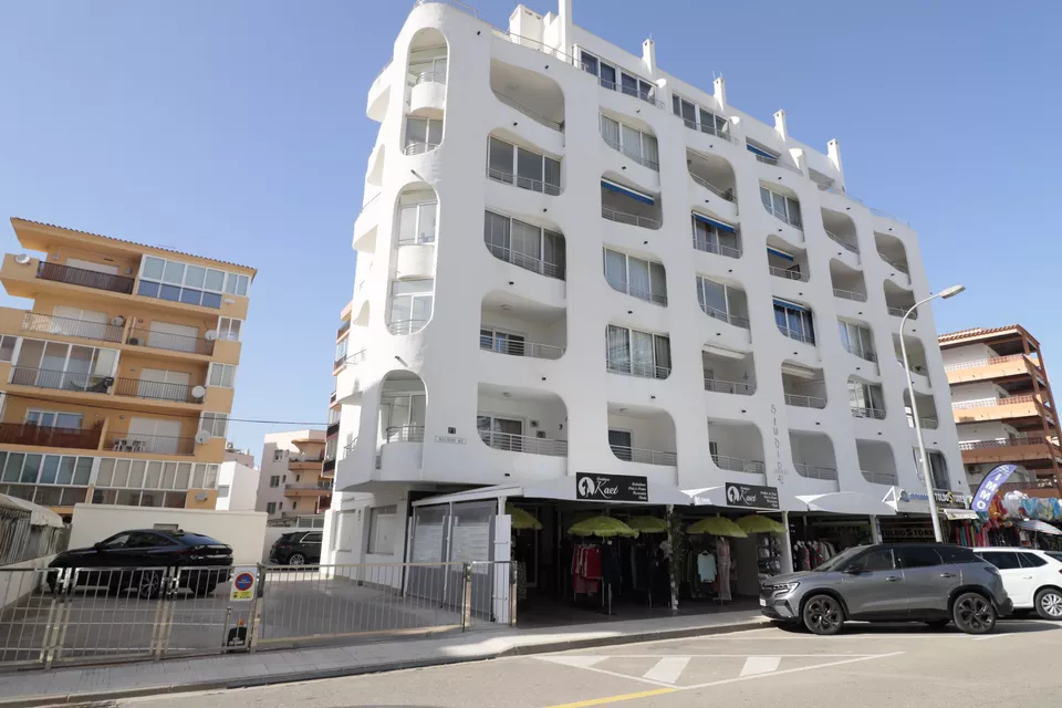 Appartment for sale with sea views, 50 meters from the beach