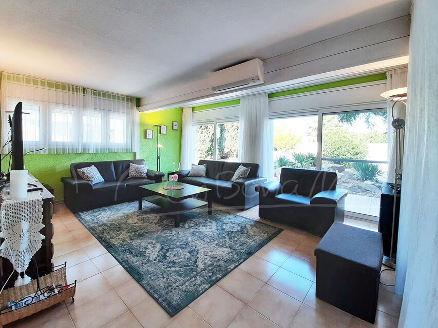 Large top-maintained ground floor apartment with private garden.