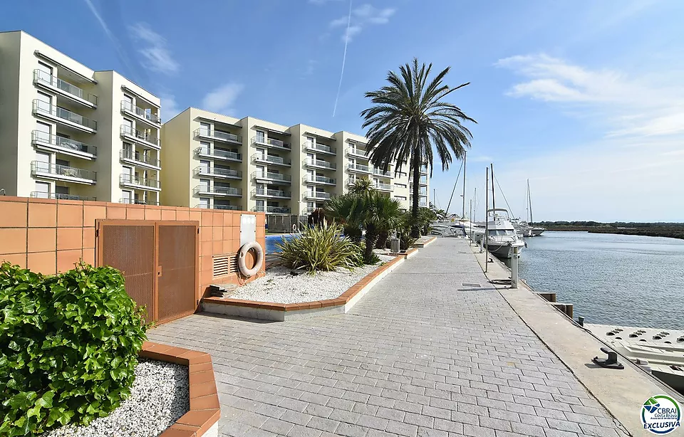 Apartment - Apartment for sale in Roses, with 66 m2, 2 bedrooms and 1 bathroom, Elevator, Community Pool and Garden.