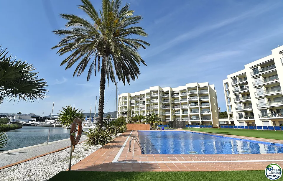 Apartment - Apartment for sale in Roses, with 66 m2, 2 bedrooms and 1 bathroom, Elevator, Community Pool and Garden.
