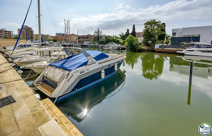 7.5m x 3.5m mooring for sale on the Santa Margarita canal, Roses