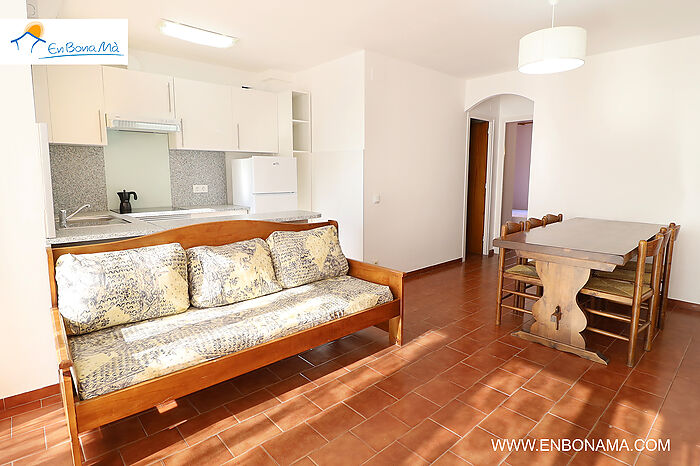 For sale apartment in Gran Reserva, Empuriabrava, central and close to the sea and the beach.