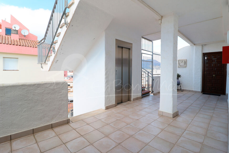 Studio for sale with sea views, 50 meters from the beach