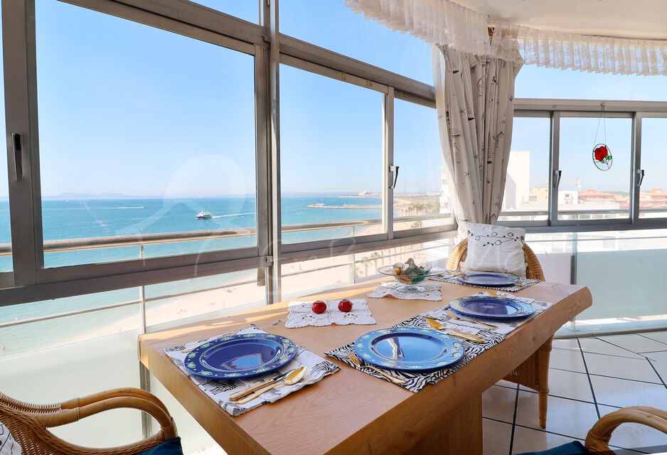 To sell Appartment 1st  line of the sea, 3 bedrooms