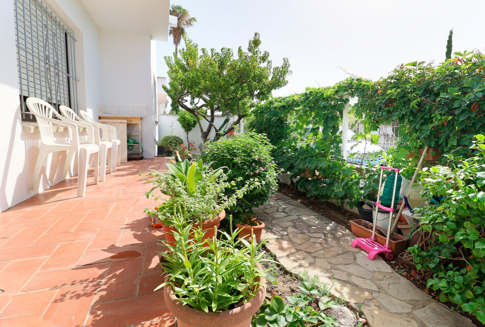 To sell Single storey house, with large garage and garden, Santa Margarita, Roses