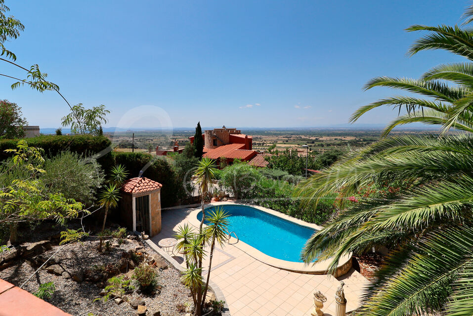 House with character, views and pool in Can Isaac, Palau Saverdera.