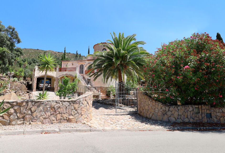 House with character, views and pool in Can Isaac, Palau Saverdera.