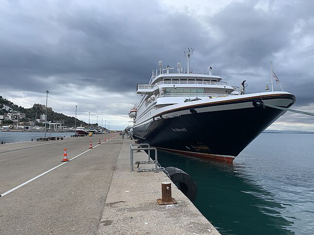 The port of Roses resumes cruise activity