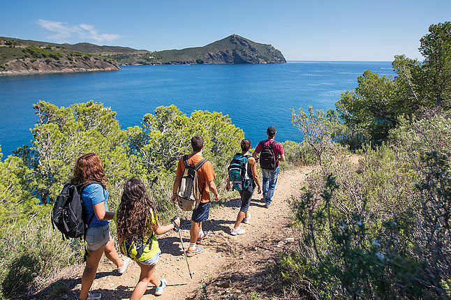 Roses offers a program of hiking guides accompanied the officers of Cap de Creus